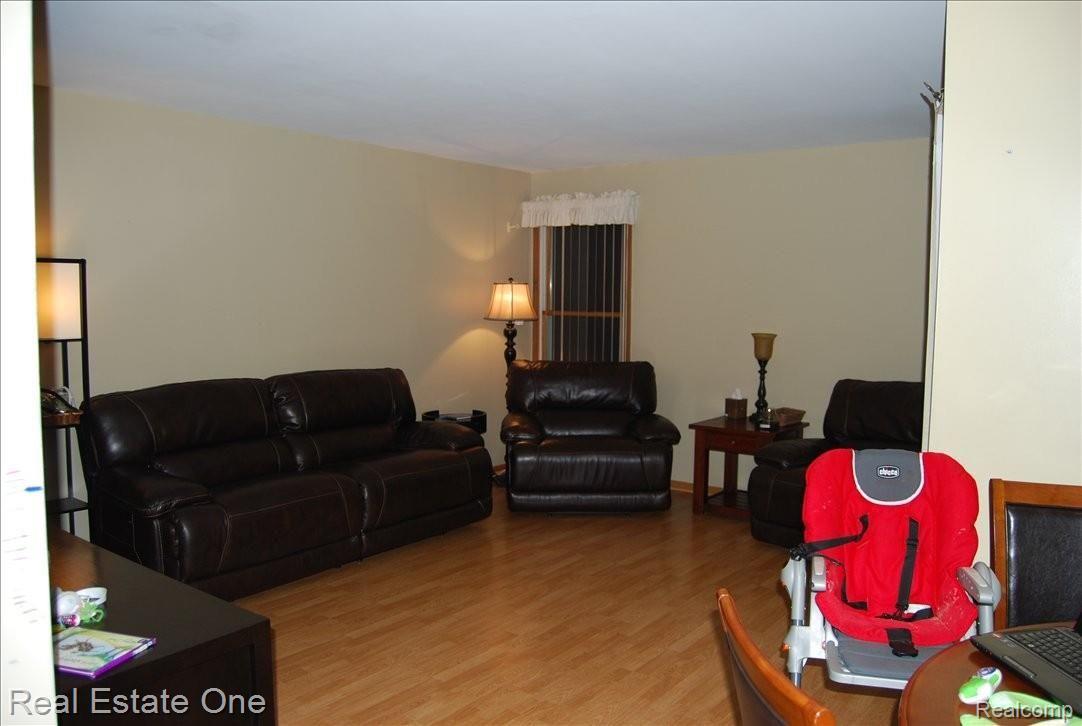 3371 Donley Avenue Rochester, MI 48309 - Photo 3 of 19 3 Family Room 2