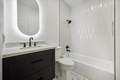 $925,000 | 6211 Alameda Point Lane, Houston, TX 77041