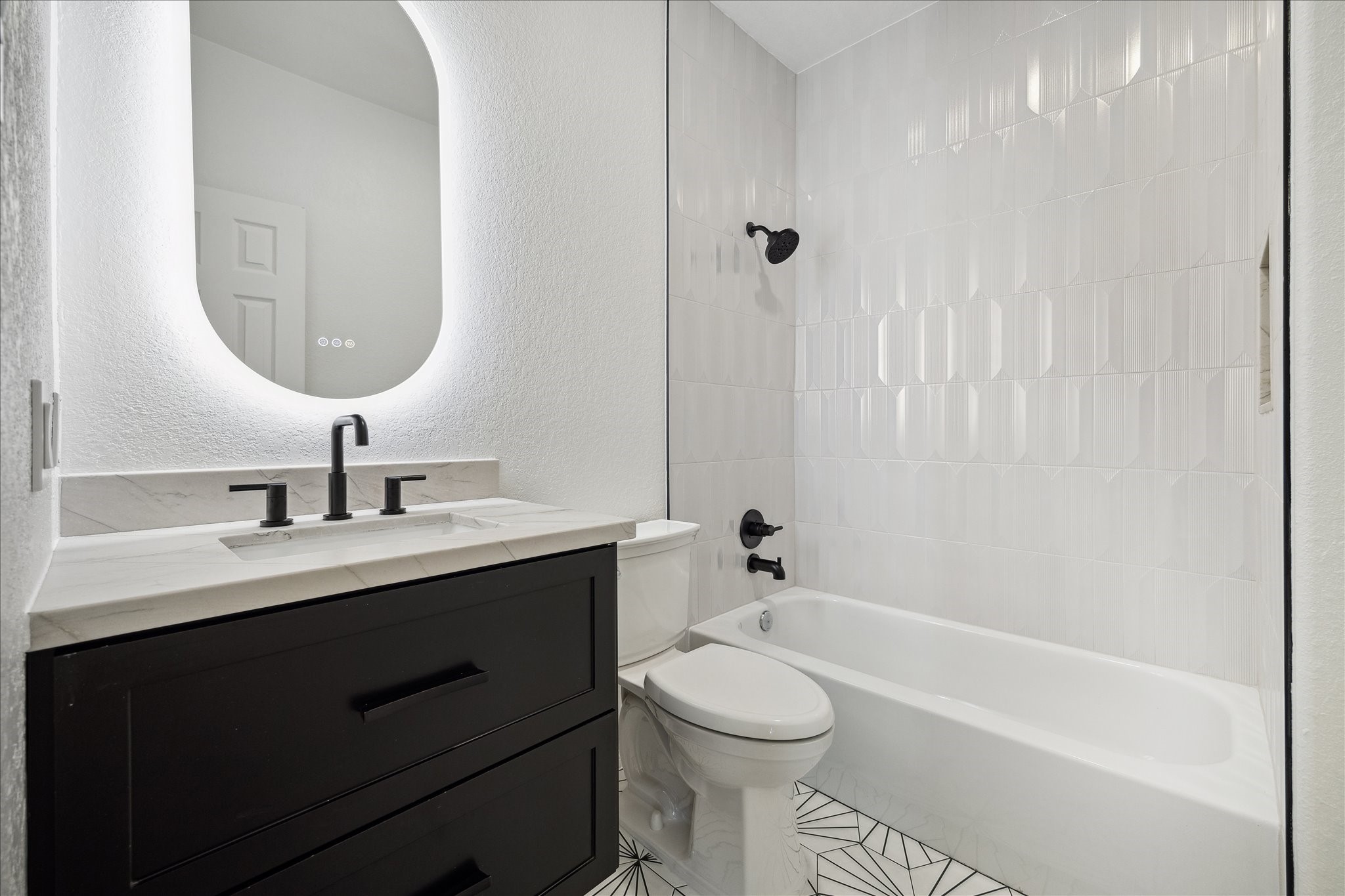 6211 Alameda Point Lane Houston, TX 77041 - Photo 35 of 50 Updated secondary bath featuring modern fixtures, and a tub/shower combo. Thoughtfully renovated to complement the high-end finishes throughout the home.