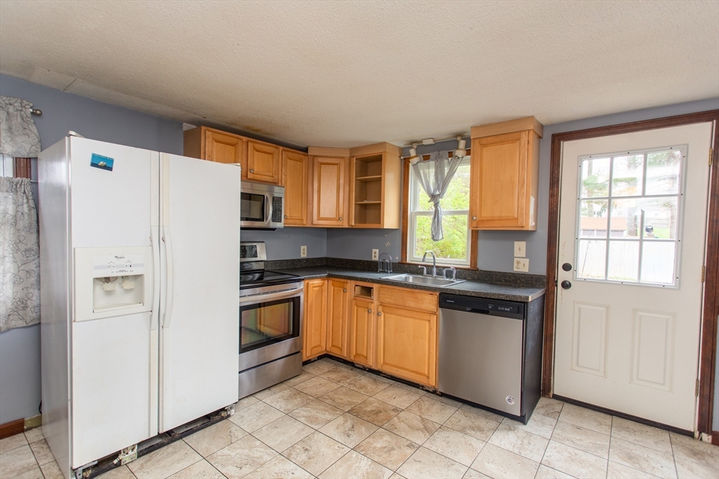 29 Arboretum Road Plymouth, MA 02360 - Photo 8 of 23 Gallery Image 8