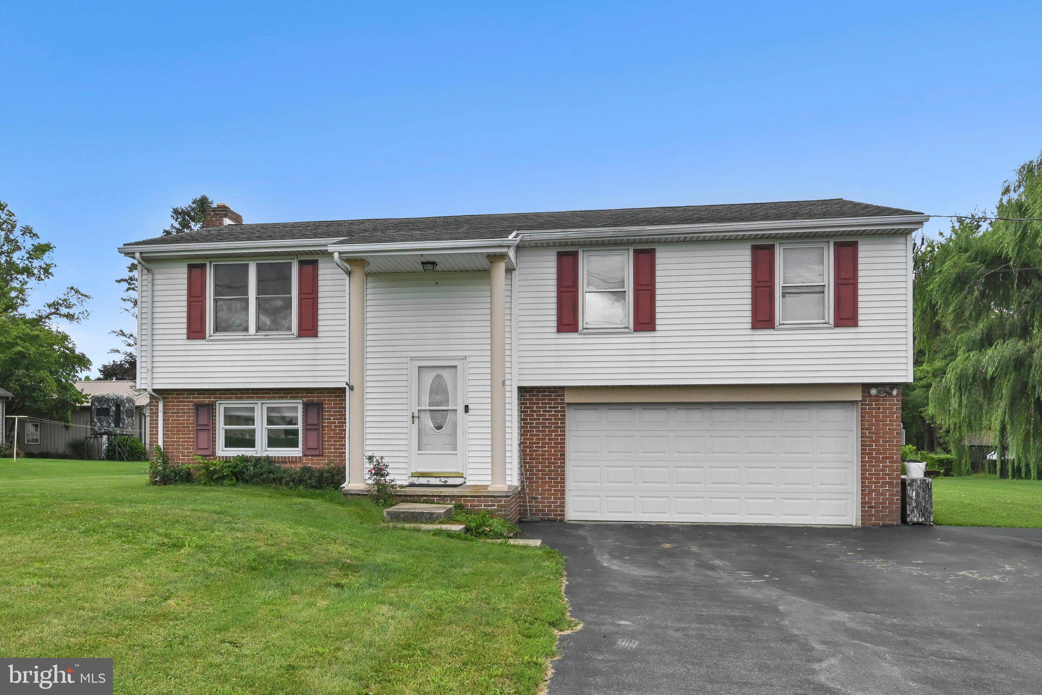 729 Lititz Road Manheim, PA 17545 - Photo 1 of 36 Exterior Front