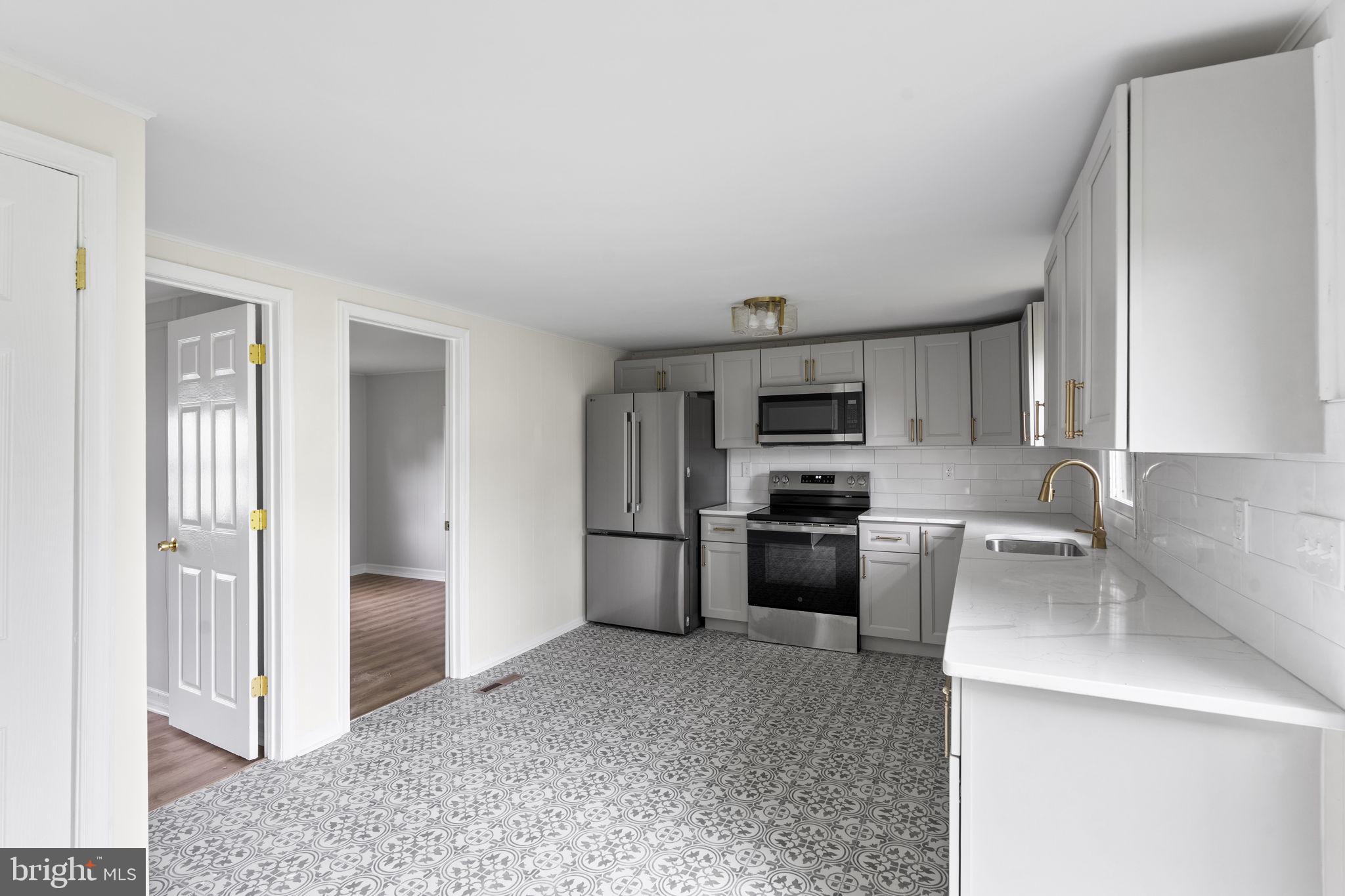 284 Ellicott Road Avondale, PA 19311 - Photo 7 of 28