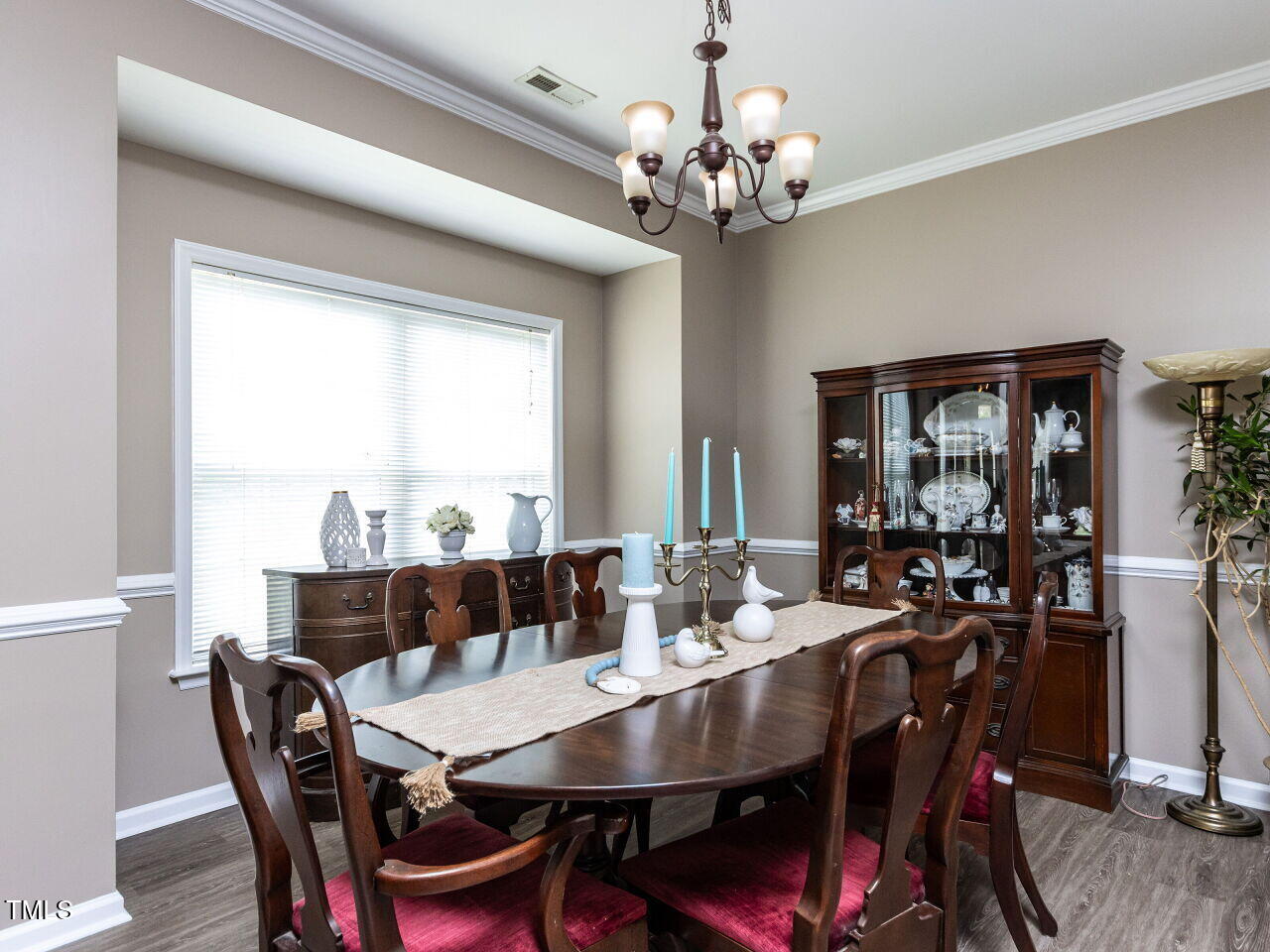8001 Strawberry Meadows Street Raleigh, NC 27613 - Photo 9 of 29 008-1280x960-dining-room