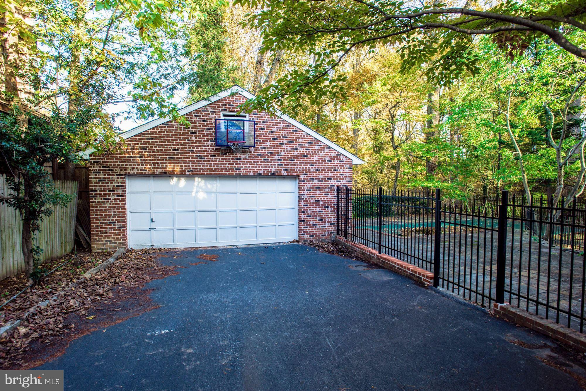 2811 Foxhall Road Northwest Washington, DC 20007 - Photo 17 of 20 Detached Garage*