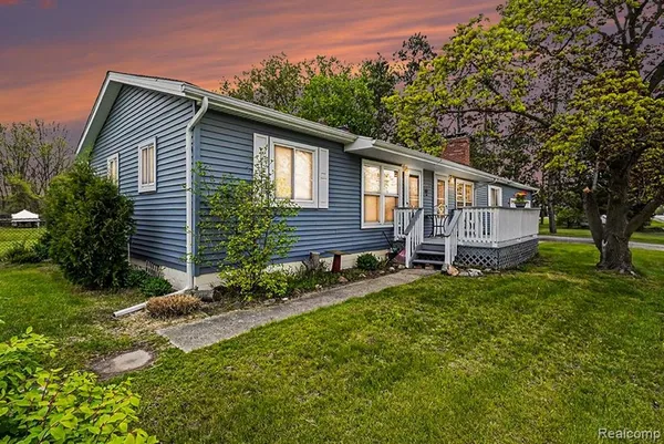 $395,000 | 4987 East M 36, Pinckney, MI 48169