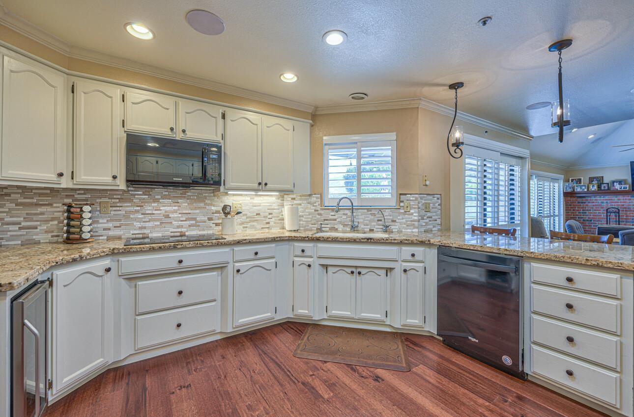 22105 Ranchito Drive Salinas, CA 93908 - Photo 10 of 38