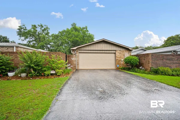 $265,000 | 17 Cobblestone Way West, Mobile, AL 36608