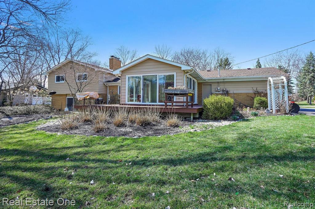 5891 Shaun Road West Bloomfield, MI 48322 - Photo 32 of 37