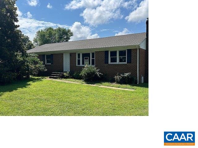 a view of a house with a backyard