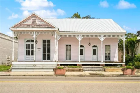 $695,000 | 626 East Boston Street, Covington, LA 70433