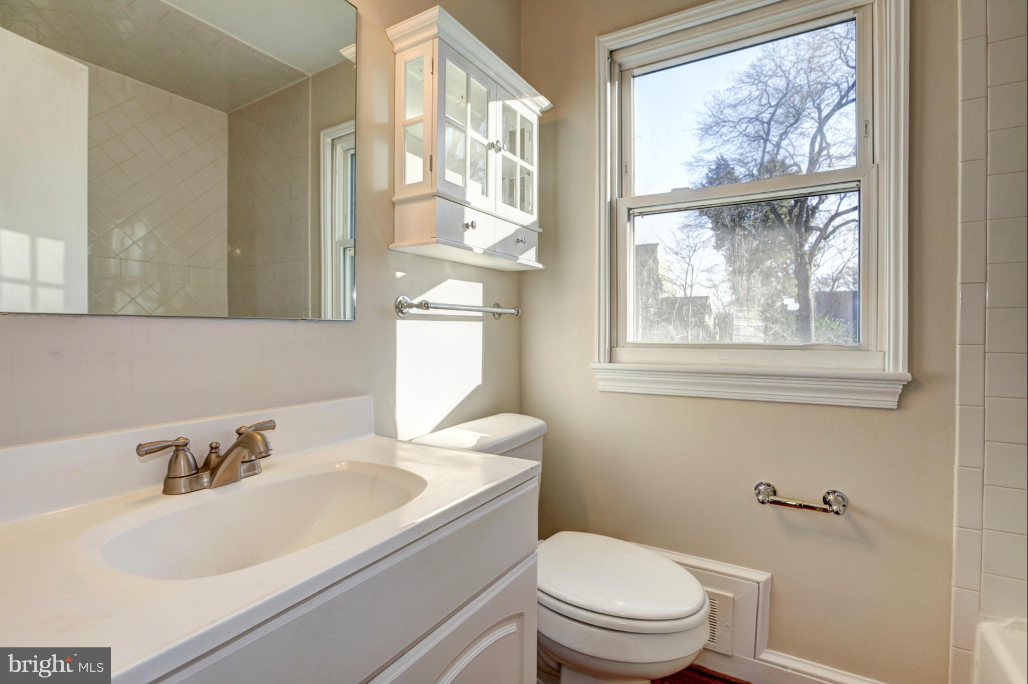5904 Conway Road Bethesda, MD 20817 - Photo 9 of 13 Bath