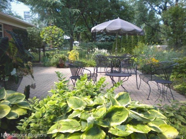 2857 Rambling Way Bloomfield Hills, MI 48302 - Photo 17 of 24 Gorgeous Paver Patio