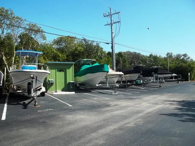 a view of a tennis court