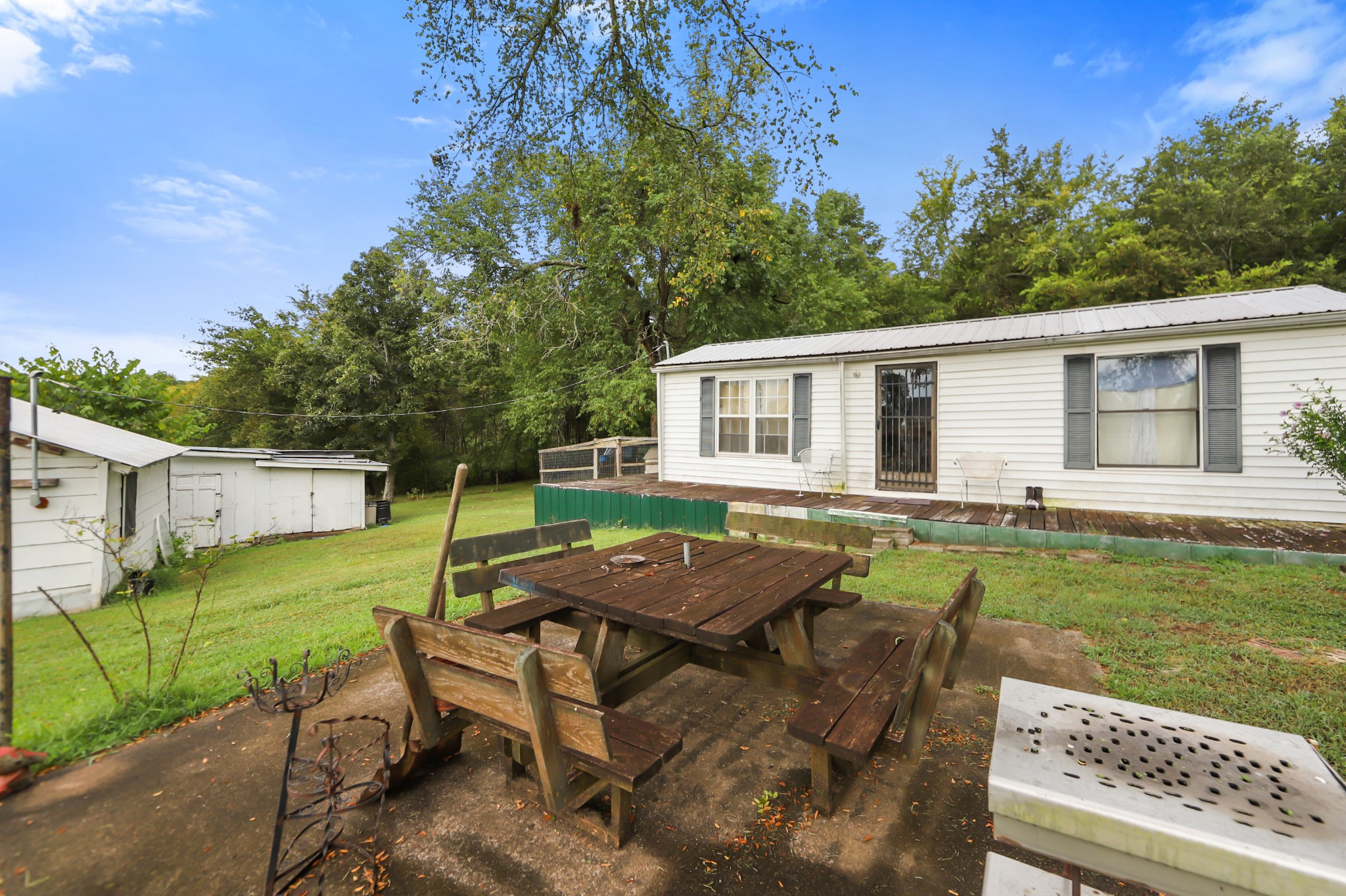 124 Shipper Road Lebanon, TN 37087 - Photo 19 of 29 a backyard of a house with table and chairs
