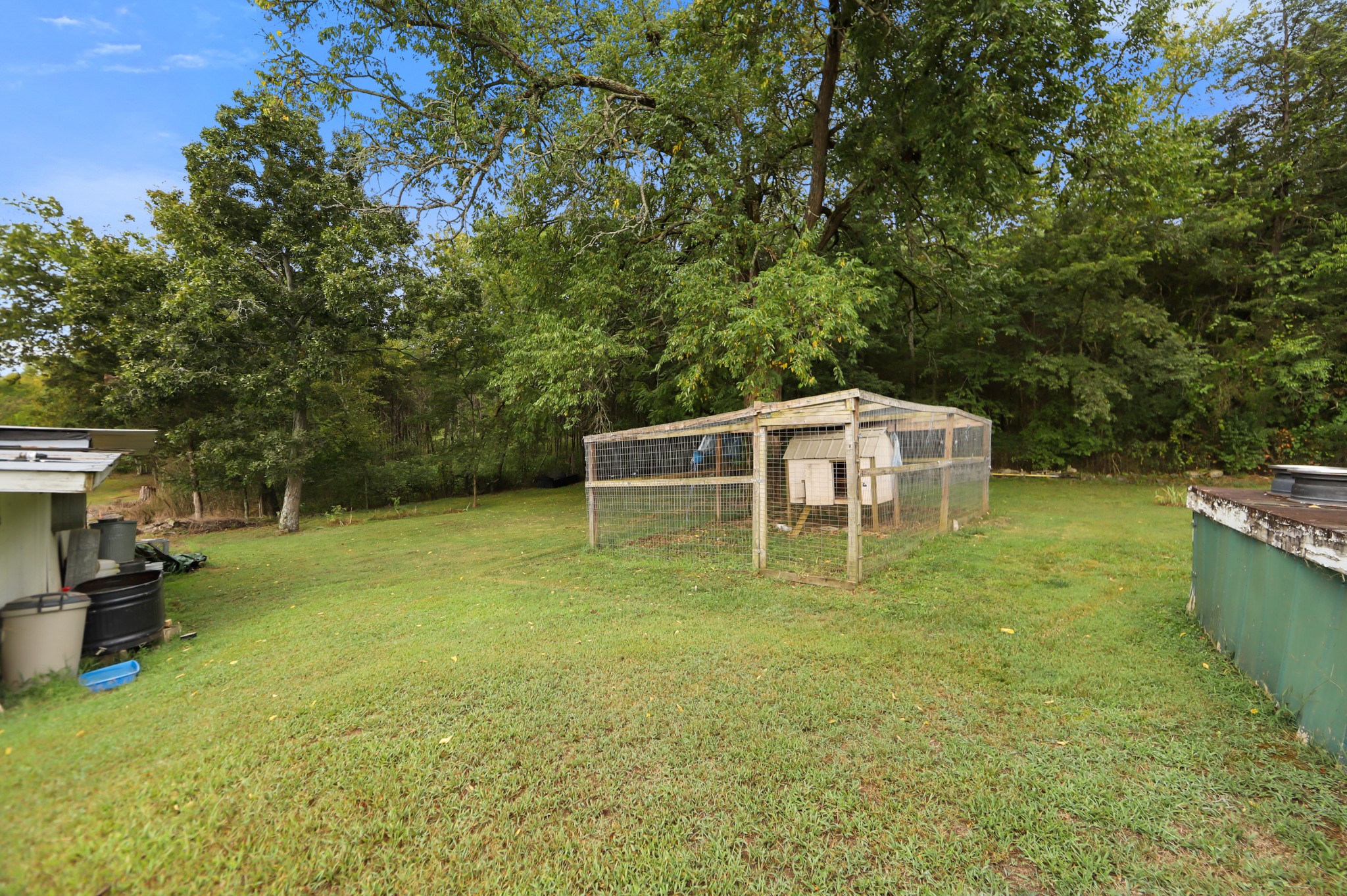 124 Shipper Road Lebanon, TN 37087 - Photo 22 of 29 a backyard of a house with table and chairs