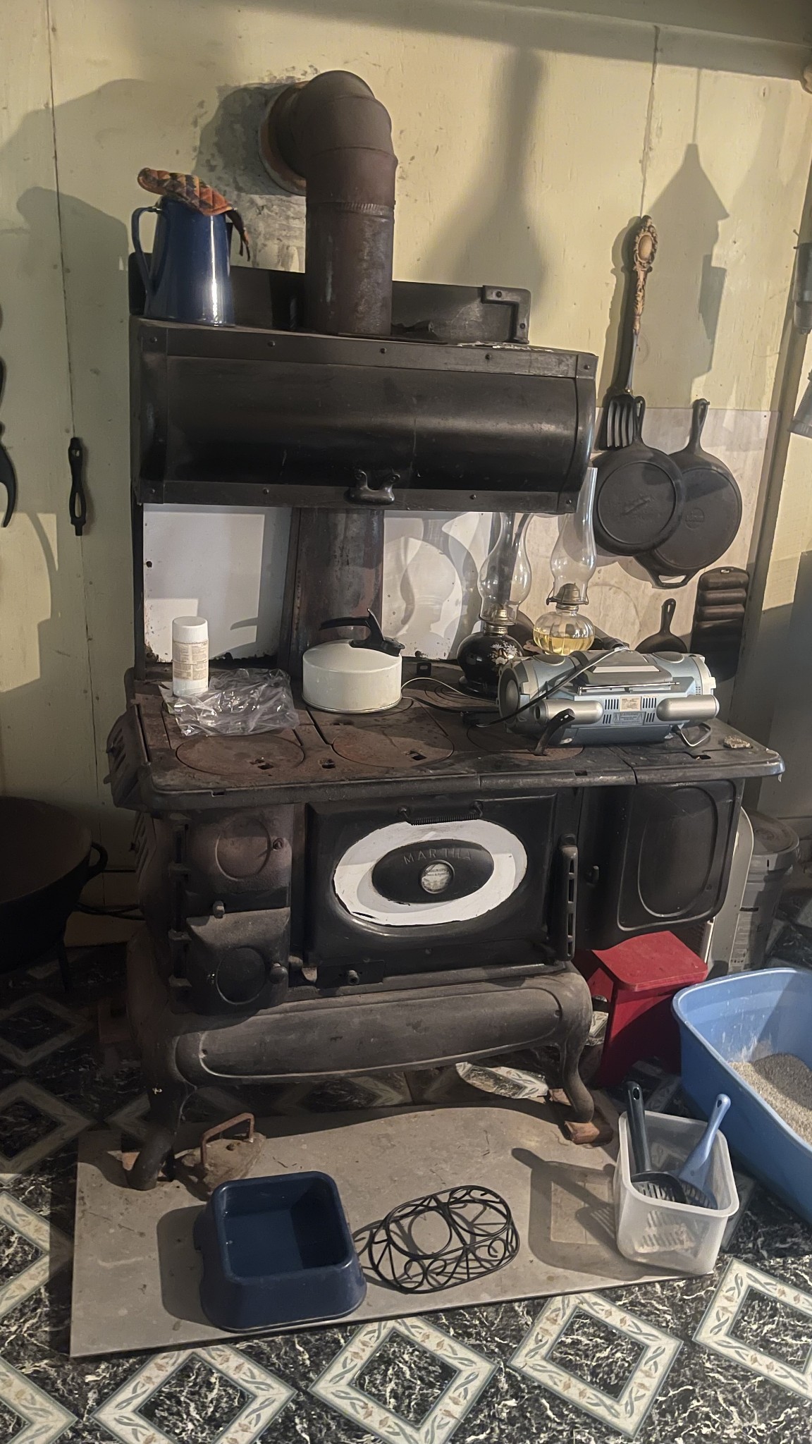 124 Shipper Road Lebanon, TN 37087 - Photo 26 of 29 a stove top oven sitting inside of a kitchen