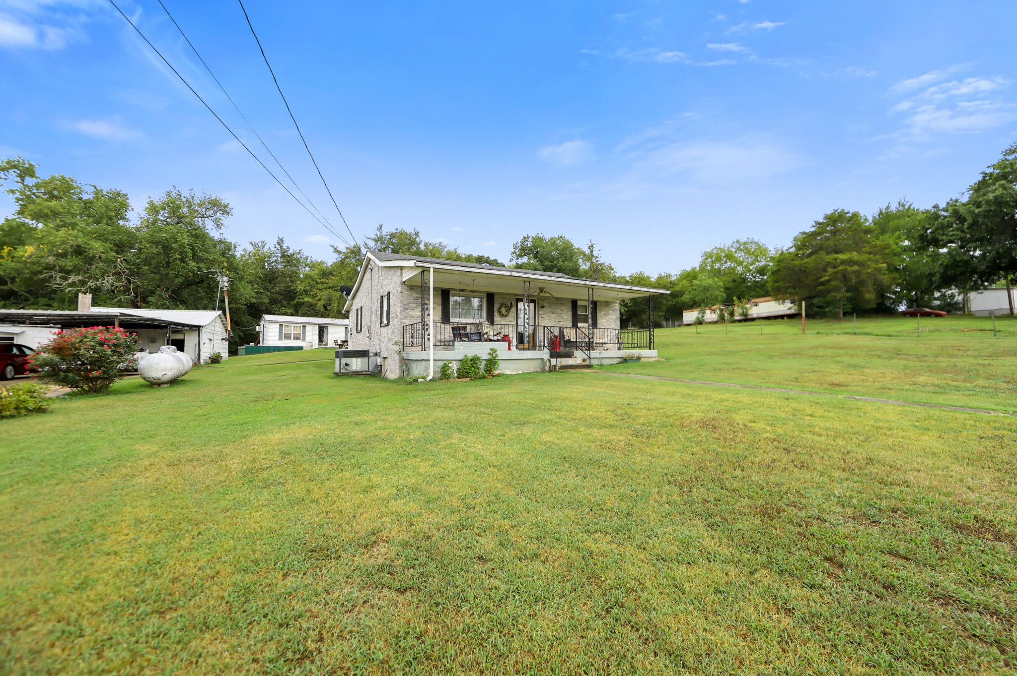 124 Shipper Road Lebanon, TN 37087 - Photo 4 of 29 a view of a house with a big yard