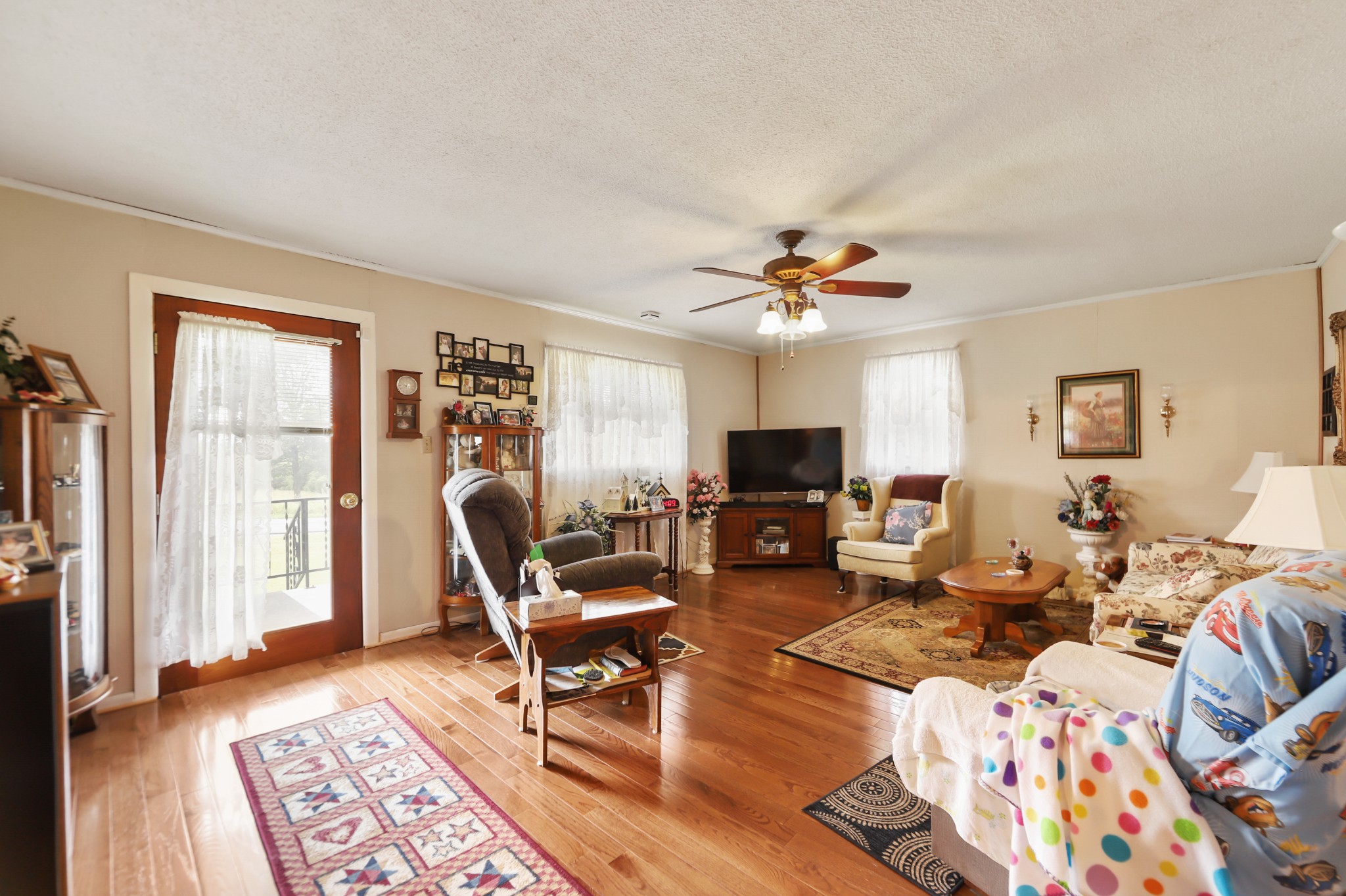 124 Shipper Road Lebanon, TN 37087 - Photo 6 of 29 a living room with furniture a flat screen tv and a window