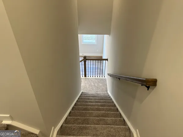 a view of empty room with window