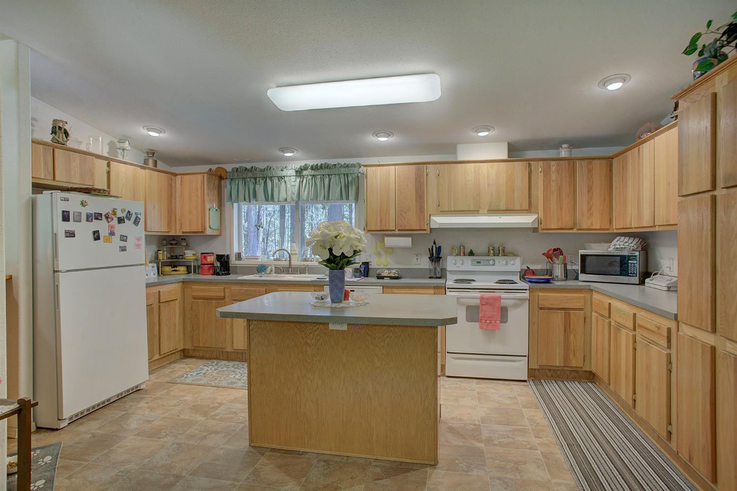 475 Kincaid Road Williams, OR 97544 - Photo 6 of 33 Additional Photo