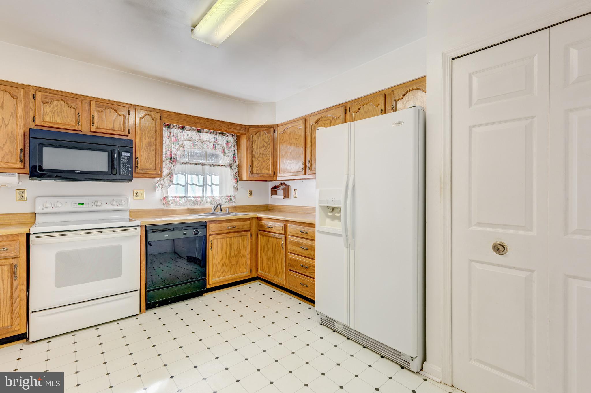 1923 Oak Lodge Road Baltimore, MD 21228 - Photo 2 of 43 Kitchen