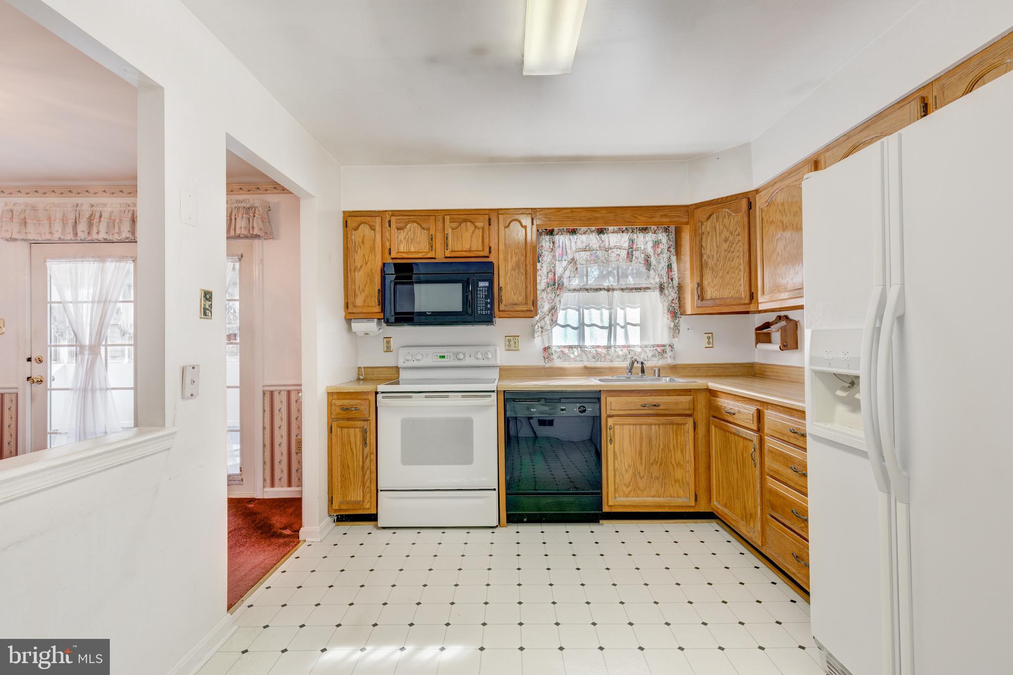 1923 Oak Lodge Road Baltimore, MD 21228 - Photo 3 of 43 Kitchen