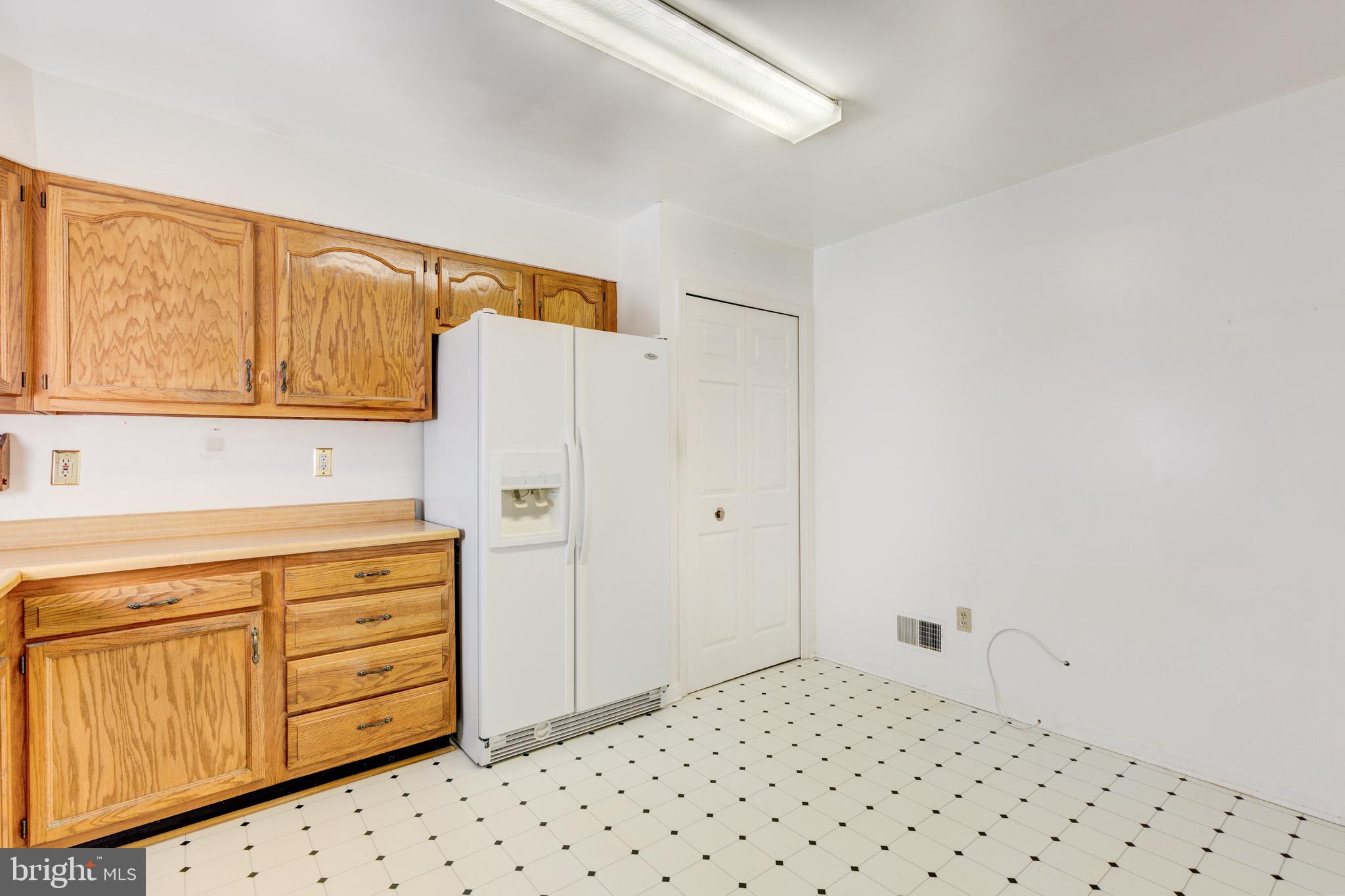 1923 Oak Lodge Road Baltimore, MD 21228 - Photo 4 of 43 Kitchen