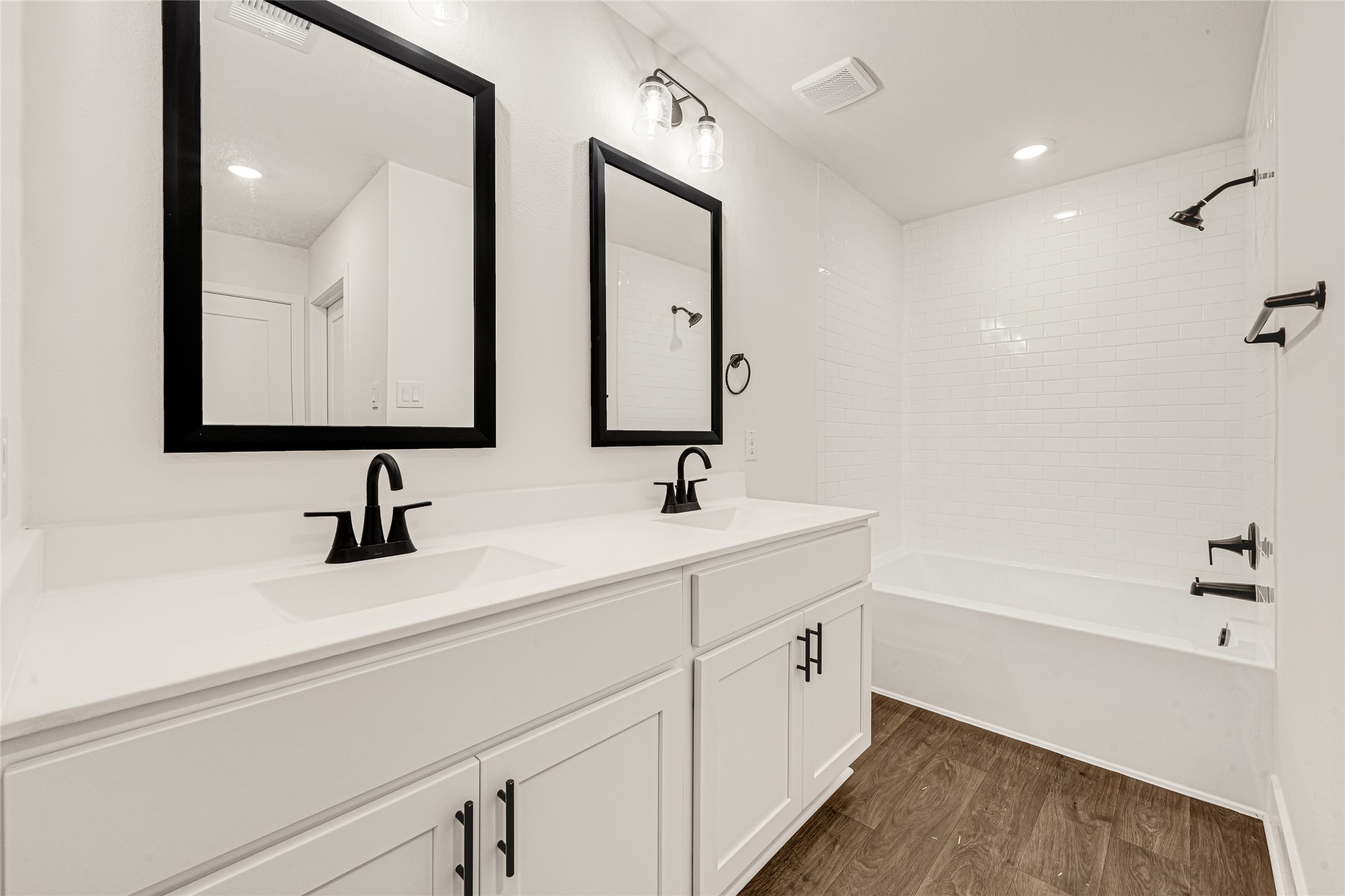 9352 Hard Rock Road Conroe, TX 77303 - Photo 19 of 21 Primary Bath