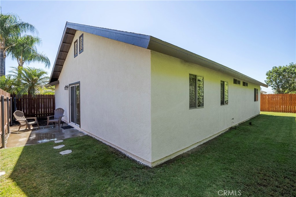 700 West 2nd Street, Unit 2 Azusa, CA 91702 - Photo 32 of 39 a view of a backyard with plants and a patio