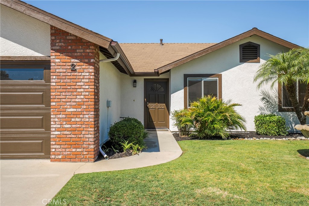 700 West 2nd Street, Unit 2 Azusa, CA 91702 - Photo 4 of 39 a front view of a house with a yard