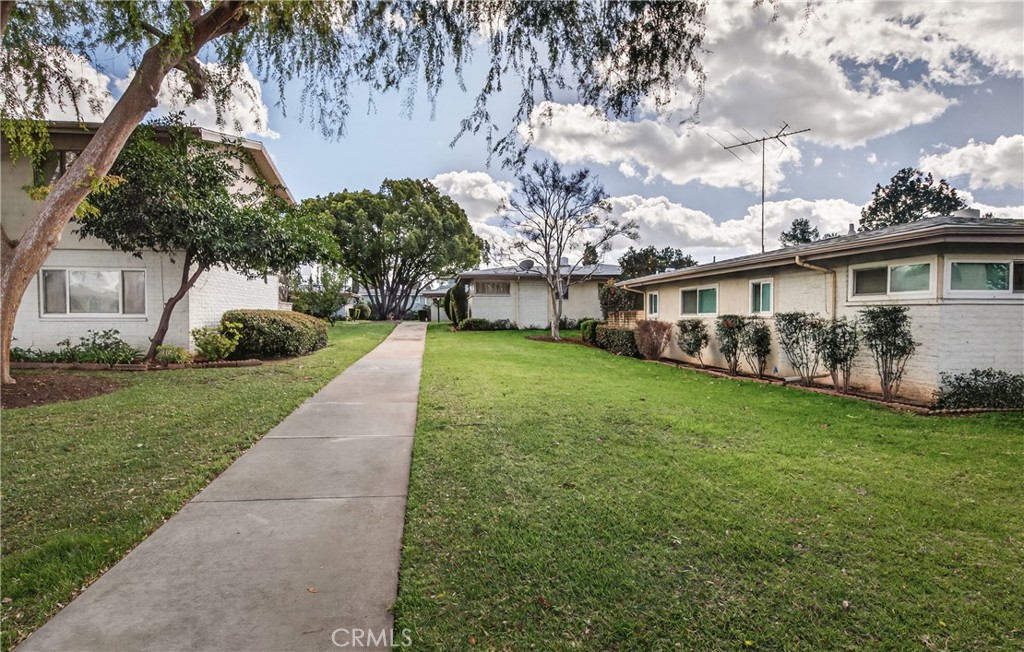 56 North Center Street Redlands, CA 92373 - Photo 2 of 15