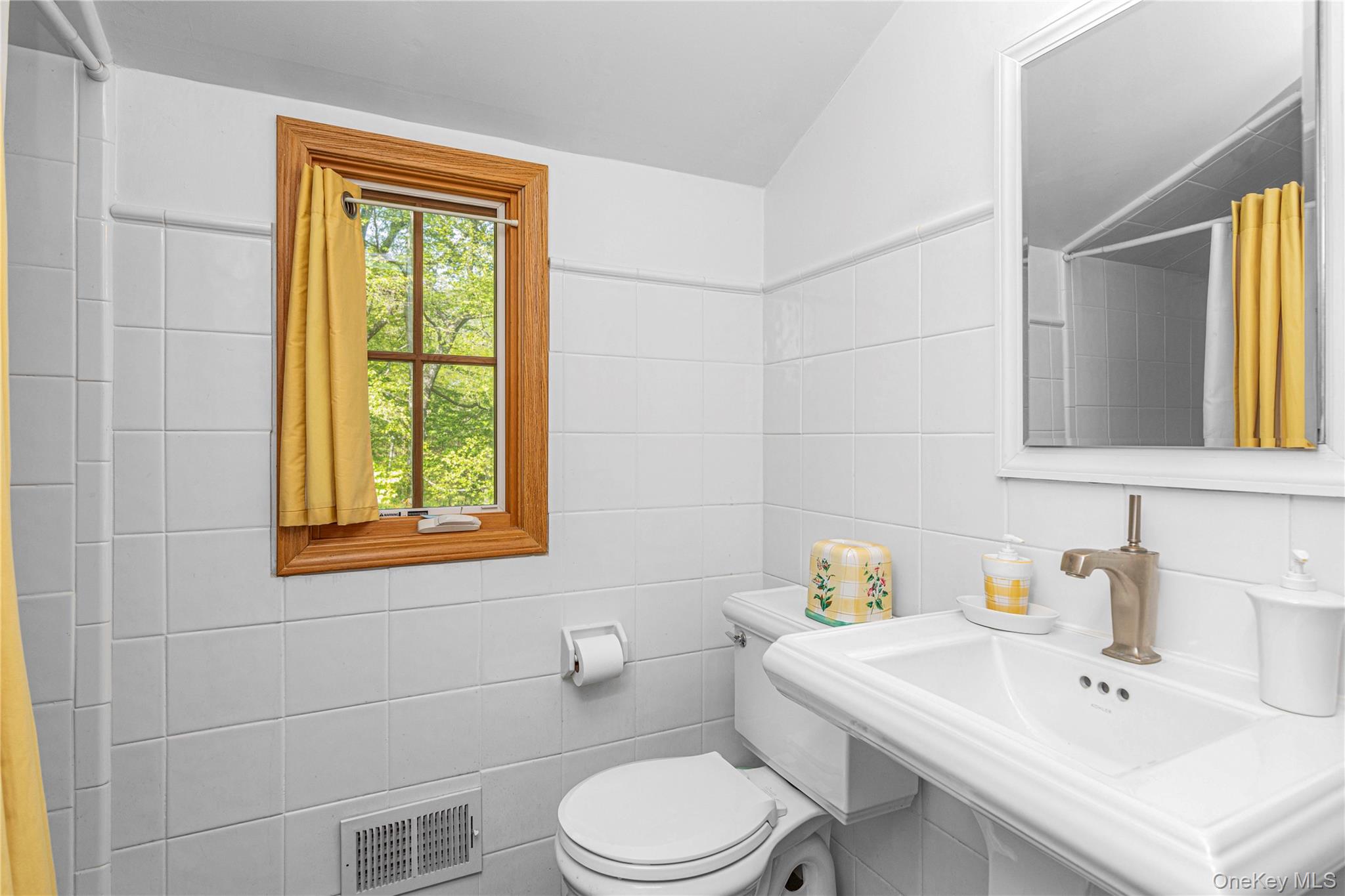 11 N Road Oyster Bay, NY 11771 - Photo 13 of 30