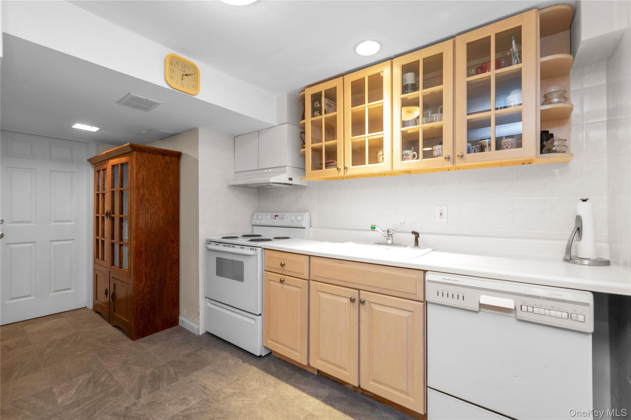 11 N Road Oyster Bay, NY 11771 - Photo 25 of 30