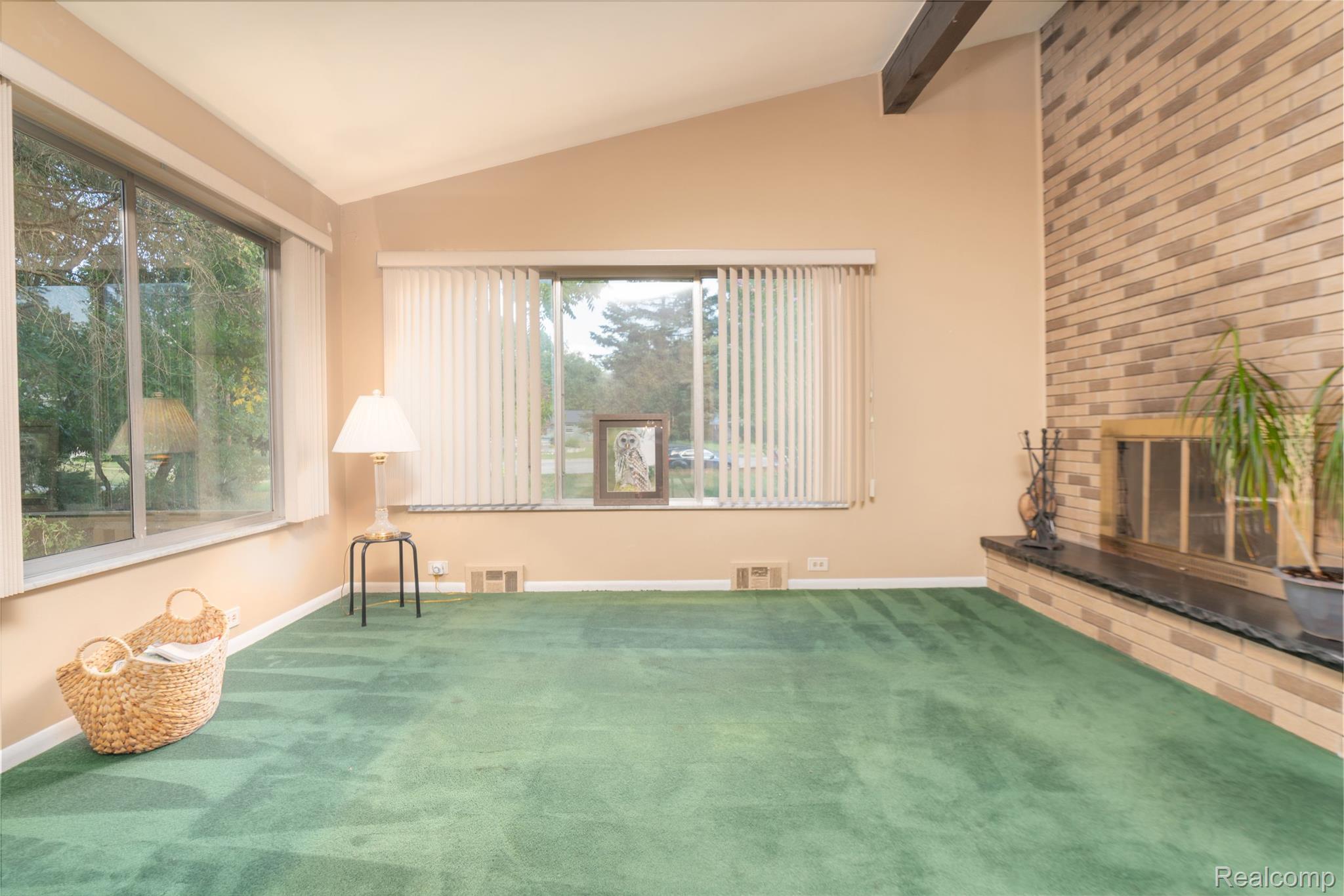 5044 Greenfield Road Brighton, MI 48114 - Photo 11 of 39 Looking at the front of the living room o