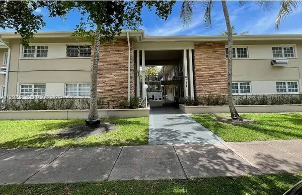 $1,850 | 6511 Santona Street, Unit C8, Coral Gables, FL 33146