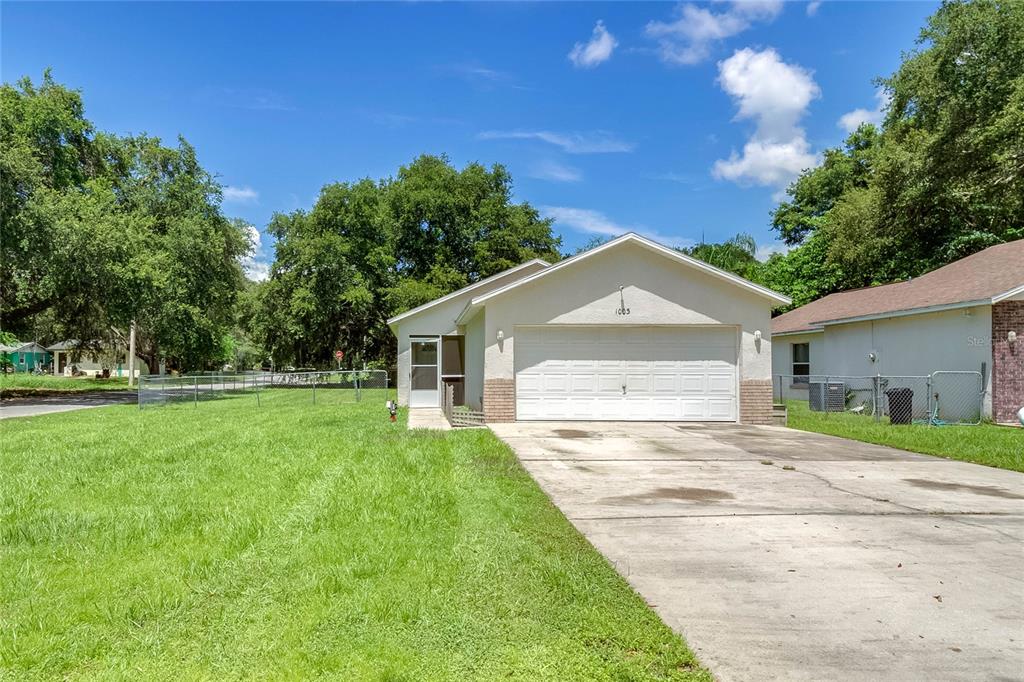 a view of a house with a yard