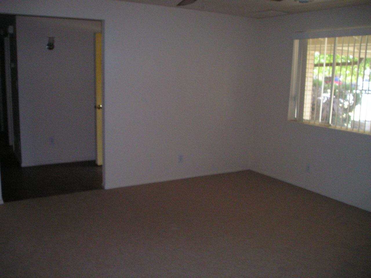 3832 West Griswold Road Phoenix, AZ 85051 - Photo 3 of 15 Family Room