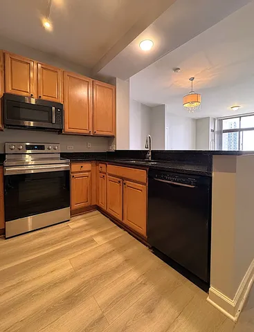 $405,000 | 1322 South Prairie Avenue, Unit 1705, Chicago, IL 60605