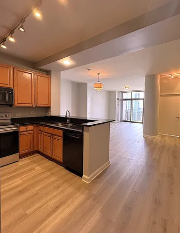 $405,000 | 1322 South Prairie Avenue, Unit 1705, Chicago, IL 60605