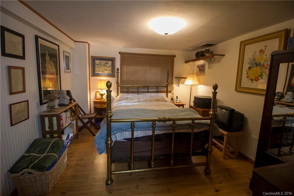 529 Barrett Road Balsam, NC 28707 - Photo 11 of 21 Gallery Image 11