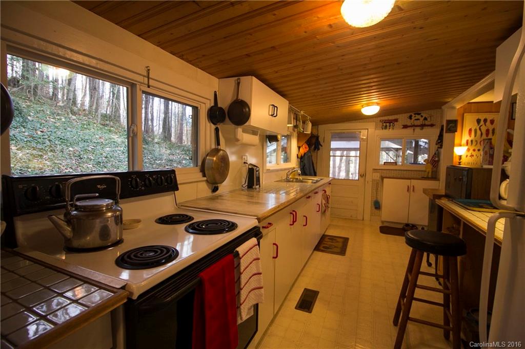 529 Barrett Road Balsam, NC 28707 - Photo 5 of 21 Gallery Image 5
