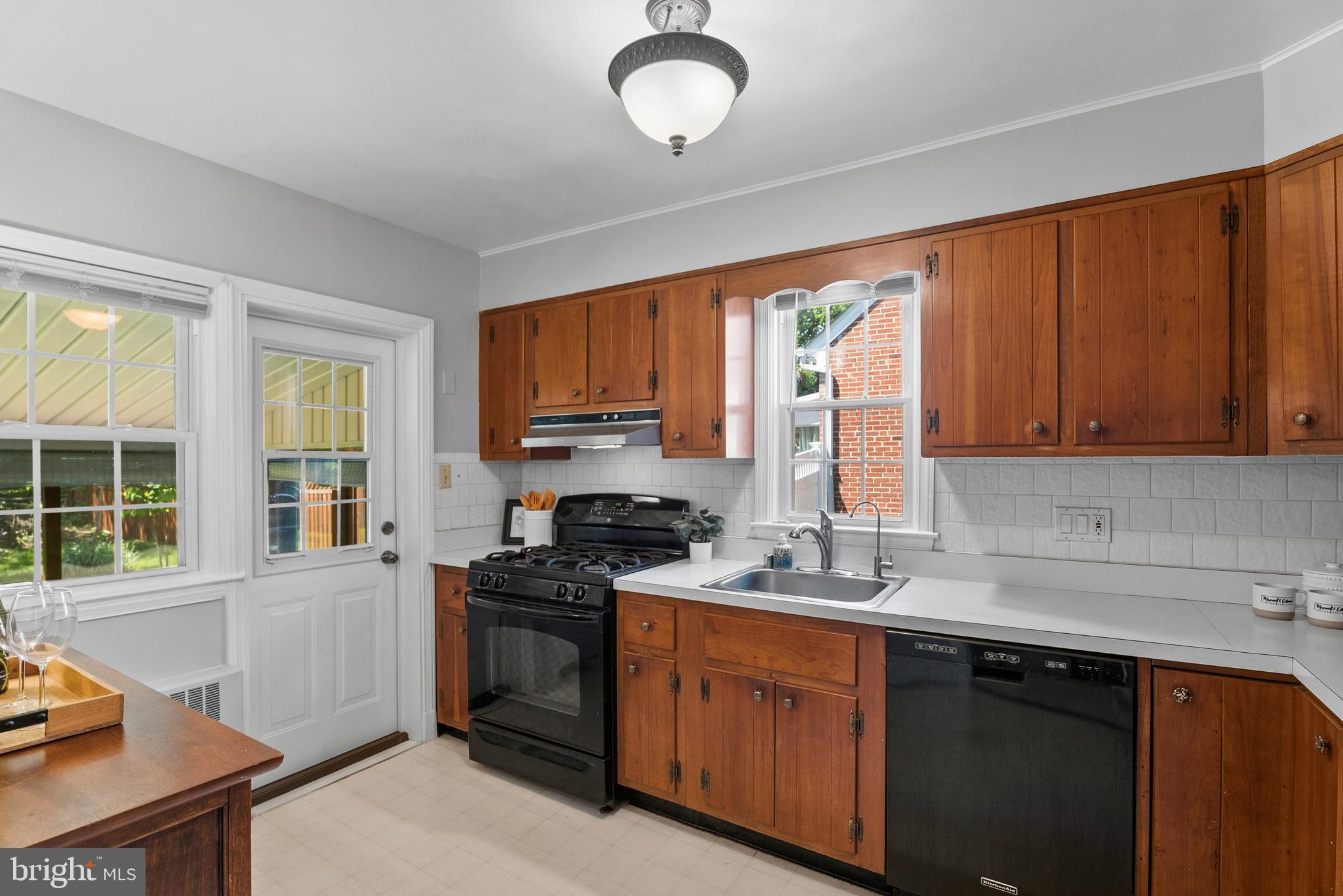 316 Gralan Road Baltimore, MD 21228 - Photo 16 of 43 Country Kitchen