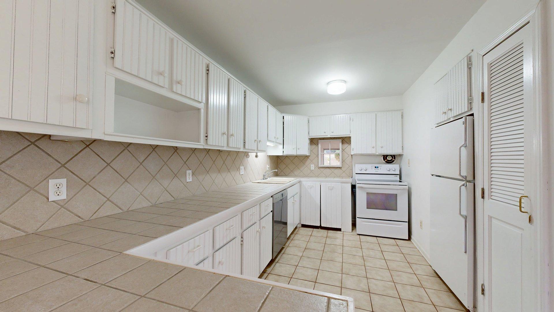 1235 South Maple Road, Unit 101 Ann Arbor, MI 48103 - Photo 3 of 23 1235-S-Maple-Rd-101-10232025_115053