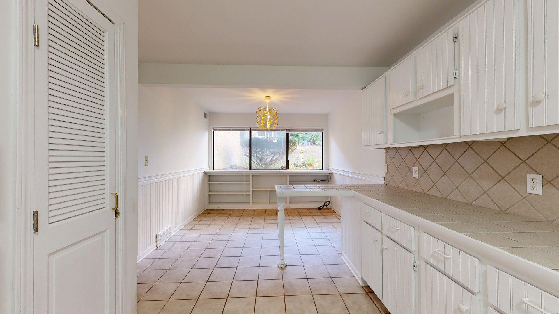 1235 South Maple Road, Unit 101 Ann Arbor, MI 48103 - Photo 4 of 23 1235-S-Maple-Rd-101-10232025_115110