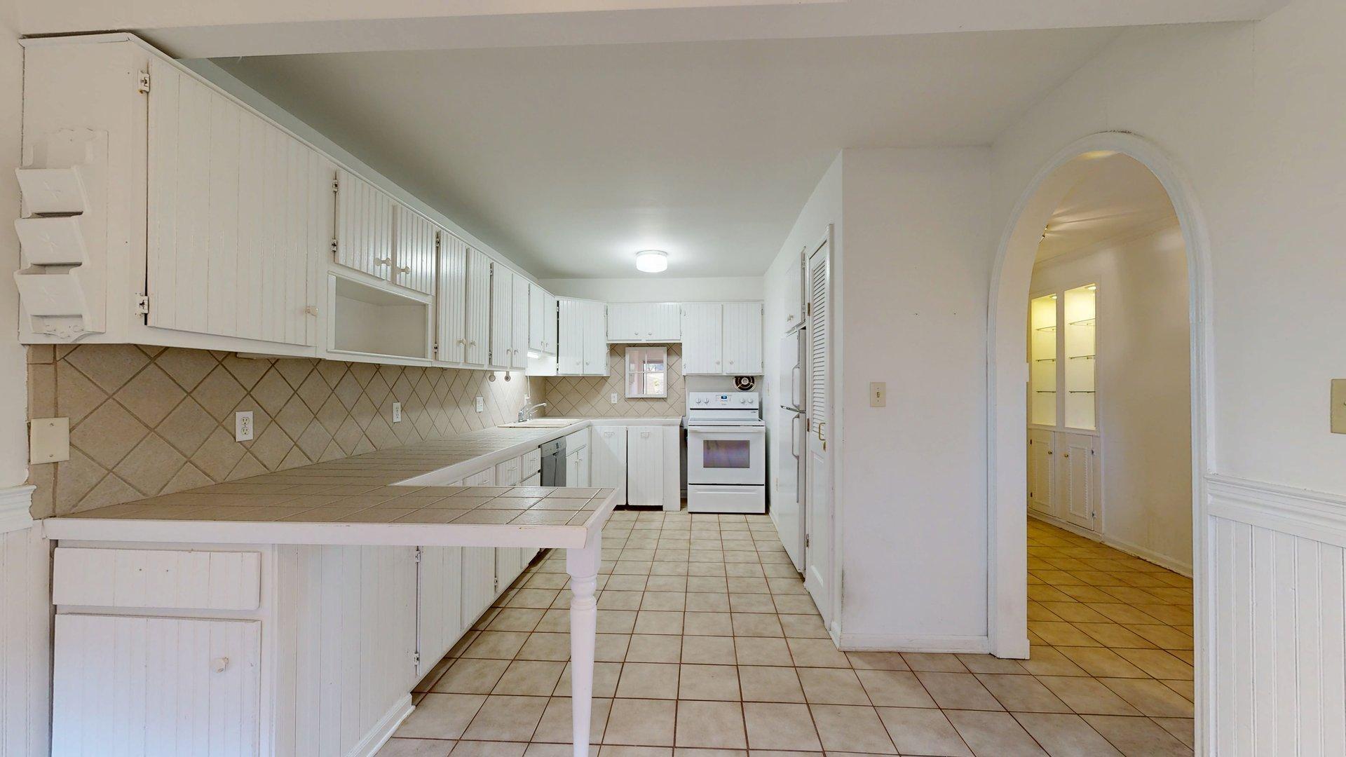 1235 South Maple Road, Unit 101 Ann Arbor, MI 48103 - Photo 5 of 23 1235-S-Maple-Rd-101-10232025_115138