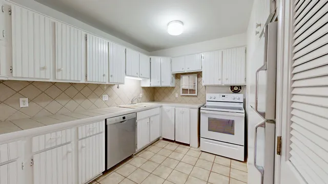 $185,000 | 1235 South Maple Road, Unit 101, Ann Arbor, MI 48103