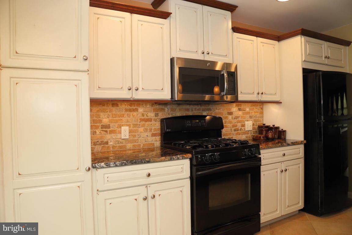 34 Quaker Hills Road Lancaster, PA 17603 - Photo 3 of 20 Gallery Image 3