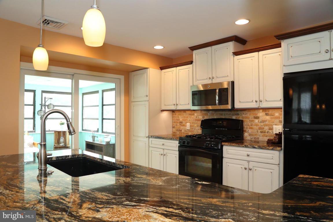 34 Quaker Hills Road Lancaster, PA 17603 - Photo 5 of 20 Gallery Image 5