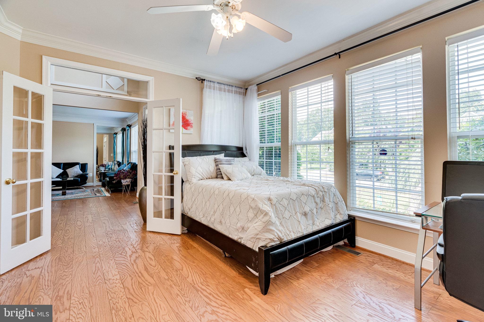 25804 Spring Farm Circle Chantilly, VA 20152 - Photo 4 of 50 Gallery Image 4