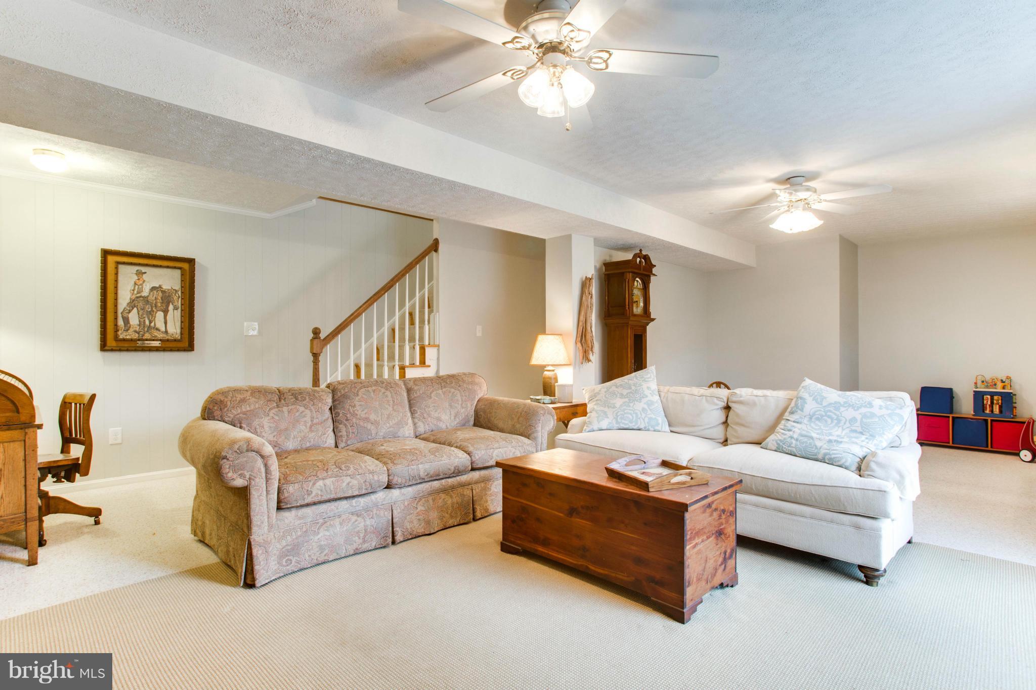 6807 Houndmaster Road Springfield, VA 22152 - Photo 14 of 22 Family Room
